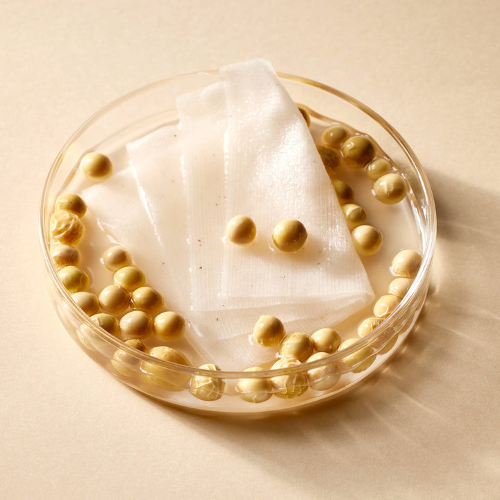 mixsoon Bean Toner Pad 280ml – moisturizing toner pads infused with seven types of bean extracts, including kidney bean, lentil, and wild soybean, along with vitamin E, hyaluronic acid, and allantoin, designed to nourish, hydrate, and gently exfoliate the skin. 