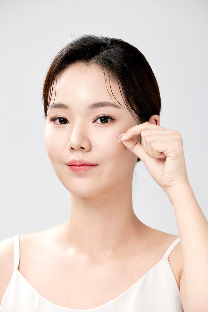 mixsoon Spot Clean Care Patch 84ea – Invisible acne care patches in two sizes (10mm and 12mm) that conceal blemishes, promote faster healing, and protect against water and bacteria. 
