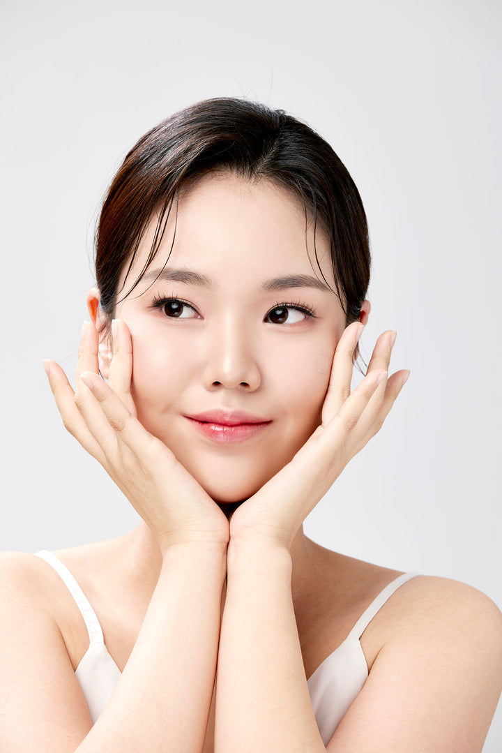 mixsoon Spot Clean Care Patch 84ea – Invisible acne care patches in two sizes (10mm and 12mm) that conceal blemishes, promote faster healing, and protect against water and bacteria. 