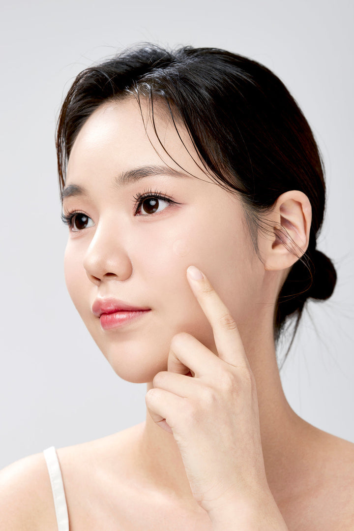 mixsoon Spot Clean Care Patch 84ea – Invisible acne care patches in two sizes (10mm and 12mm) that conceal blemishes, promote faster healing, and protect against water and bacteria. 