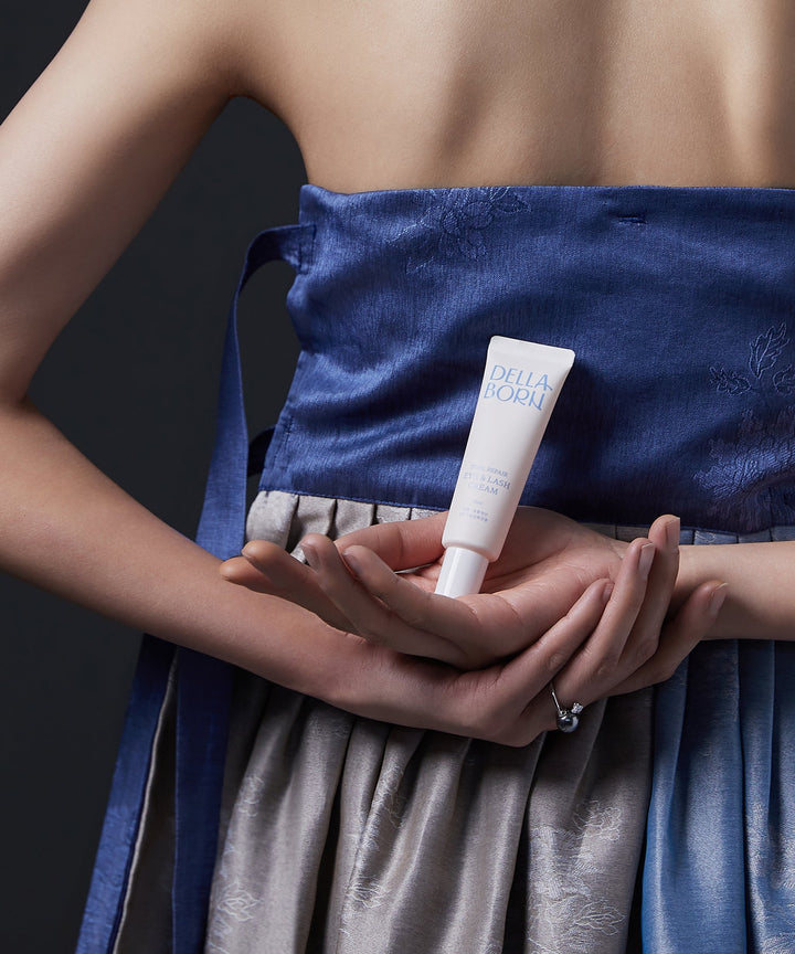DELLA BORN Dual Repair Eye & Lash Cream 30ml – 2-in-1 formula enhancing eye elasticity and promoting fuller eyelashes with vegan collagen, retinol, and CAPIXYL™. 
