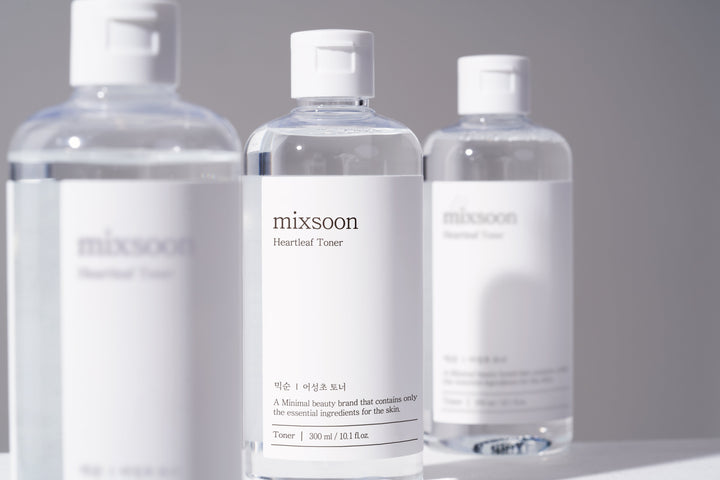 mixsoon Heartleaf Toner 300ml bottle with 100% Houttuynia Cordata extract, designed to soothe irritated skin, control sebum, and provide deep hydration. 