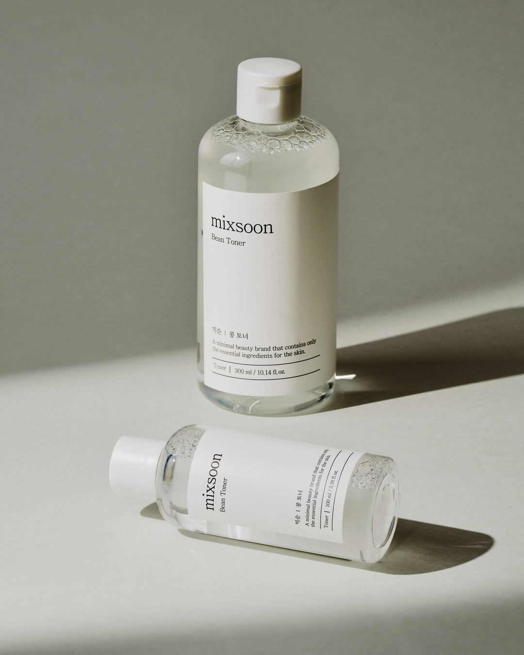 mixsoon Bean Toner 100ml bottle with soybean extract, betaine, and ginseng root ferment filtrate for soothing, hydrating, and anti-aging skincare. 