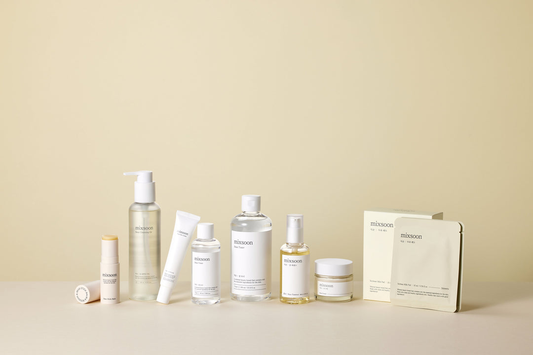 mixsoon Bean Toner 100ml bottle with soybean extract, betaine, and ginseng root ferment filtrate for soothing, hydrating, and anti-aging skincare. 