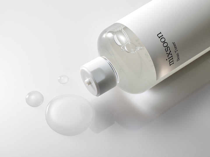 mixsoon Bean Toner 100ml bottle with soybean extract, betaine, and ginseng root ferment filtrate for soothing, hydrating, and anti-aging skincare. 