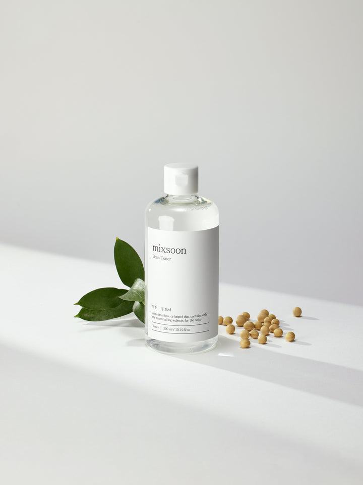 mixsoon Bean Toner 100ml bottle with soybean extract, betaine, and ginseng root ferment filtrate for soothing, hydrating, and anti-aging skincare. 