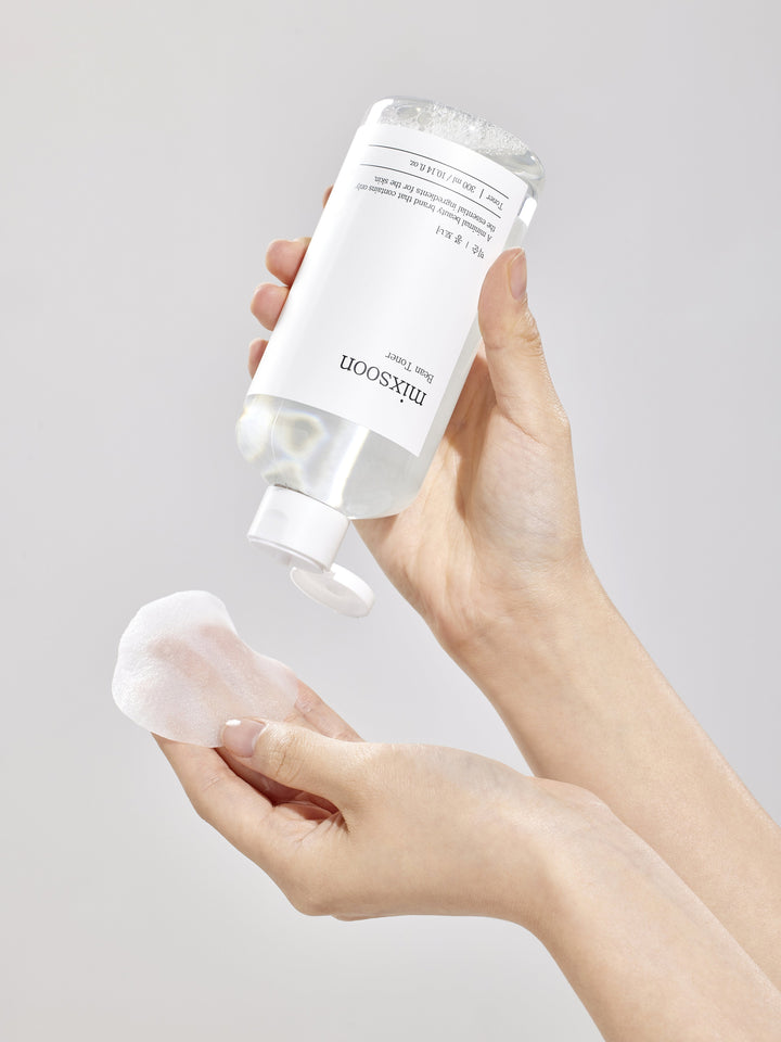 mixsoon Bean Toner 100ml bottle with soybean extract, betaine, and ginseng root ferment filtrate for soothing, hydrating, and anti-aging skincare. 