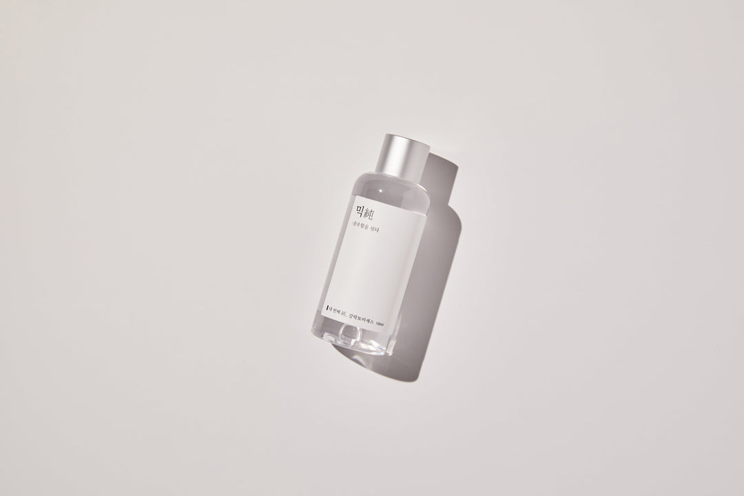 Image of mixsoon Galactomyces Ferment Essence 100ml bottle, a lightweight, alcohol-free essence formulated with 100% Galactomyces Ferment Filtrate to brighten skin tone, reduce pigmentation, and enhance elasticity for a radiant complexion. 