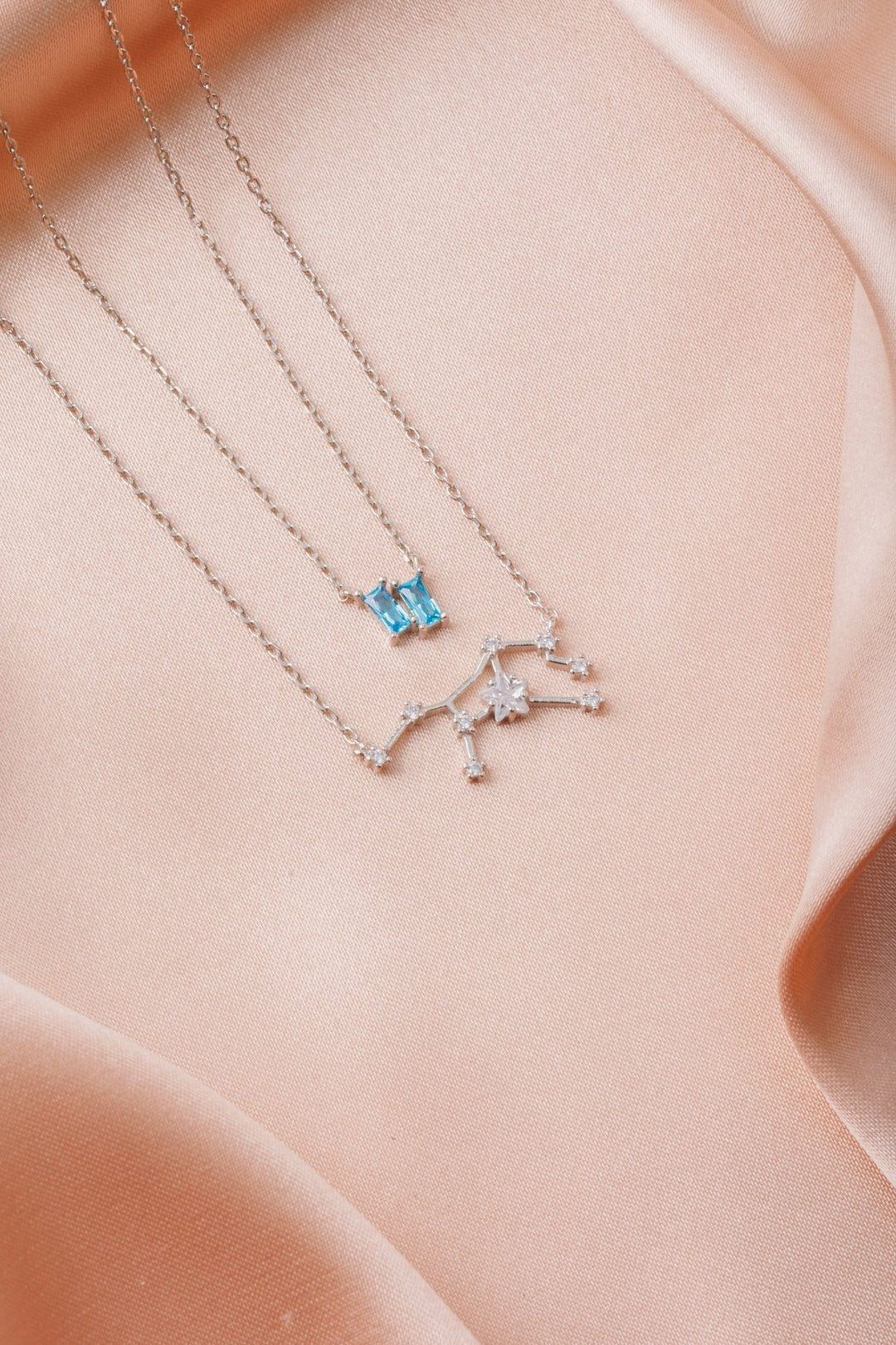 etreM Zodiac Sign Necklace - UJUGLOW